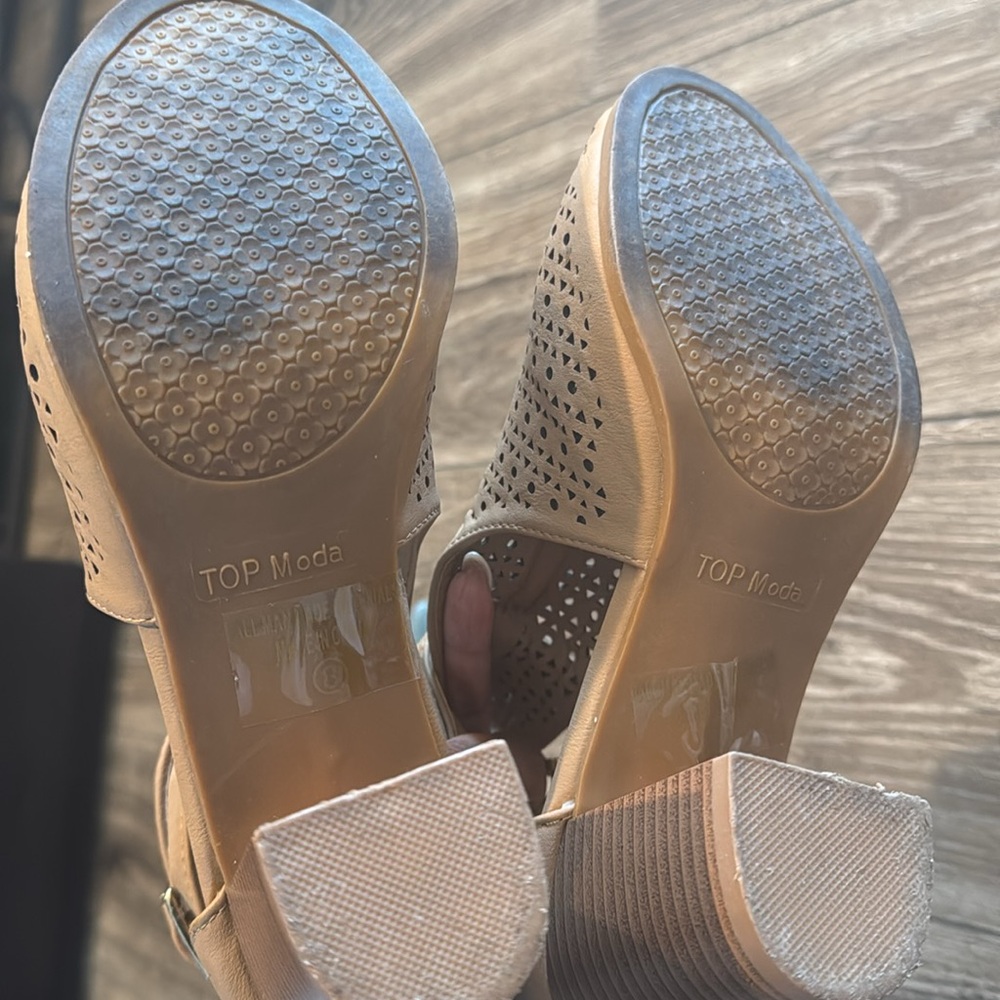 Women’s Heeled Sandals - Picture 5 of 6